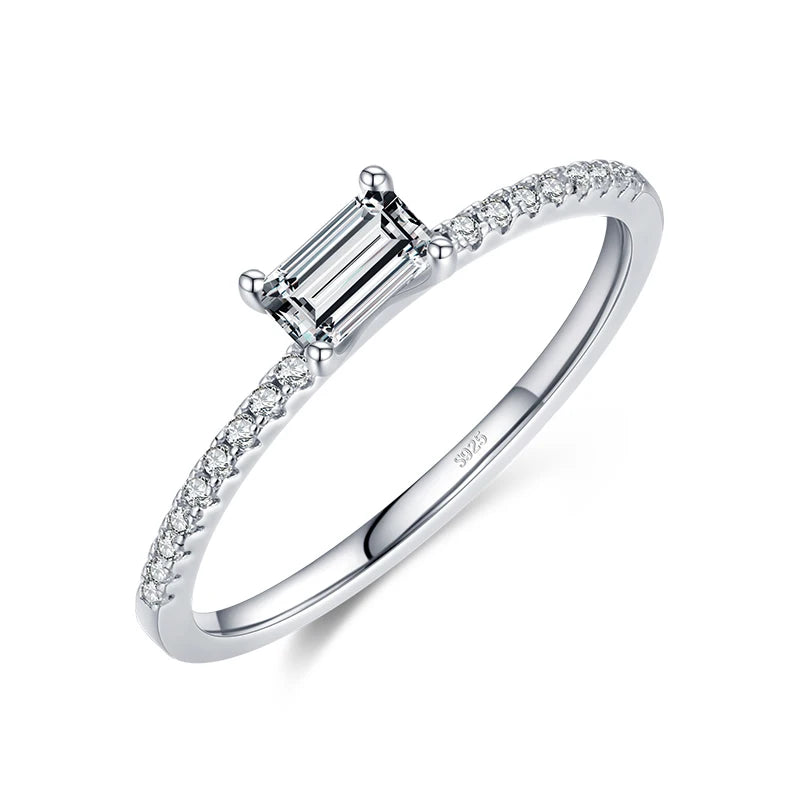 Anel Feminino de Ouro 18k Quadrada - Elegância em Prata Esterlina