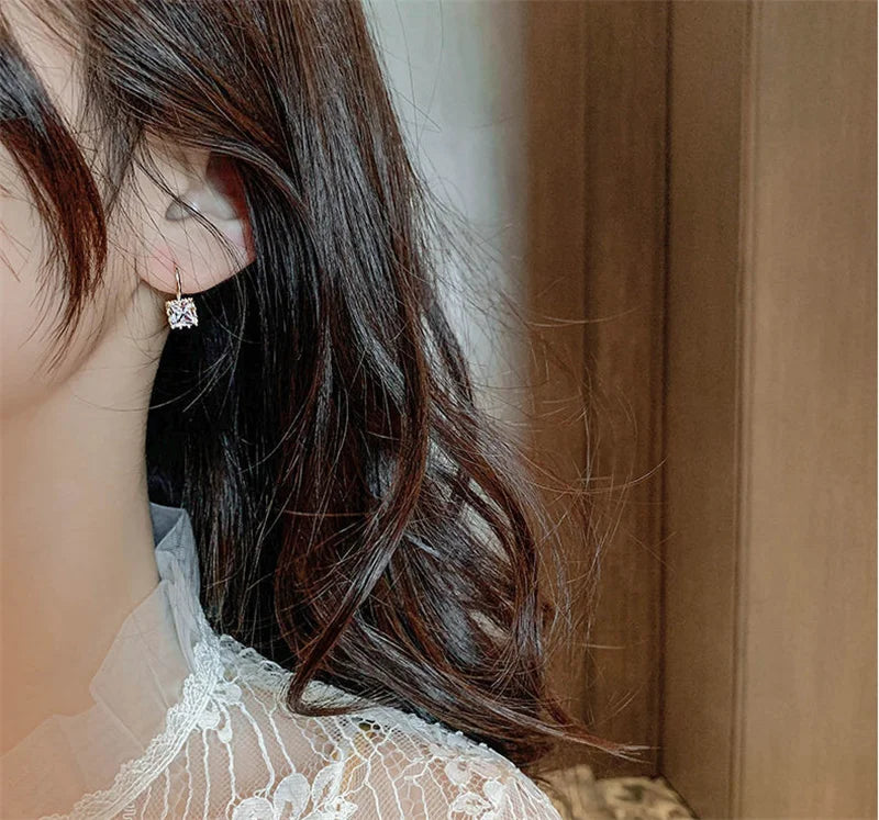 Brinco Feminino Quadrado Com Zircônia Ouro 18K