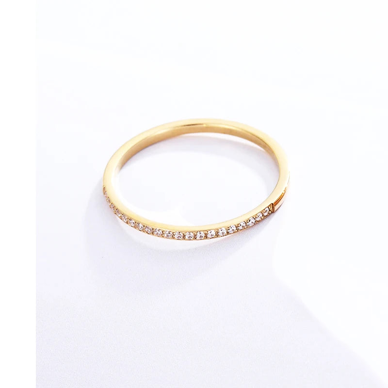 Anel de zircônia de acabamento fino de 1,5 mm de largura para mulheres presentes de aço de titânio de alta qualidade para amantes joias anel de casamento atacado