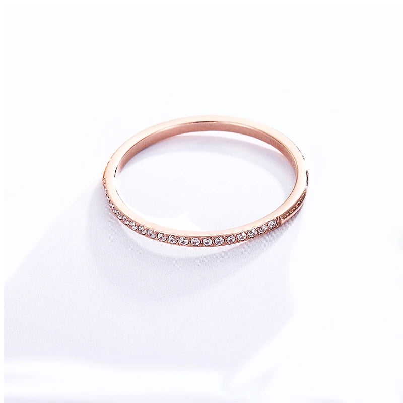 Anel de zircônia de acabamento fino de 1,5 mm de largura para mulheres presentes de aço de titânio de alta qualidade para amantes joias anel de casamento atacado