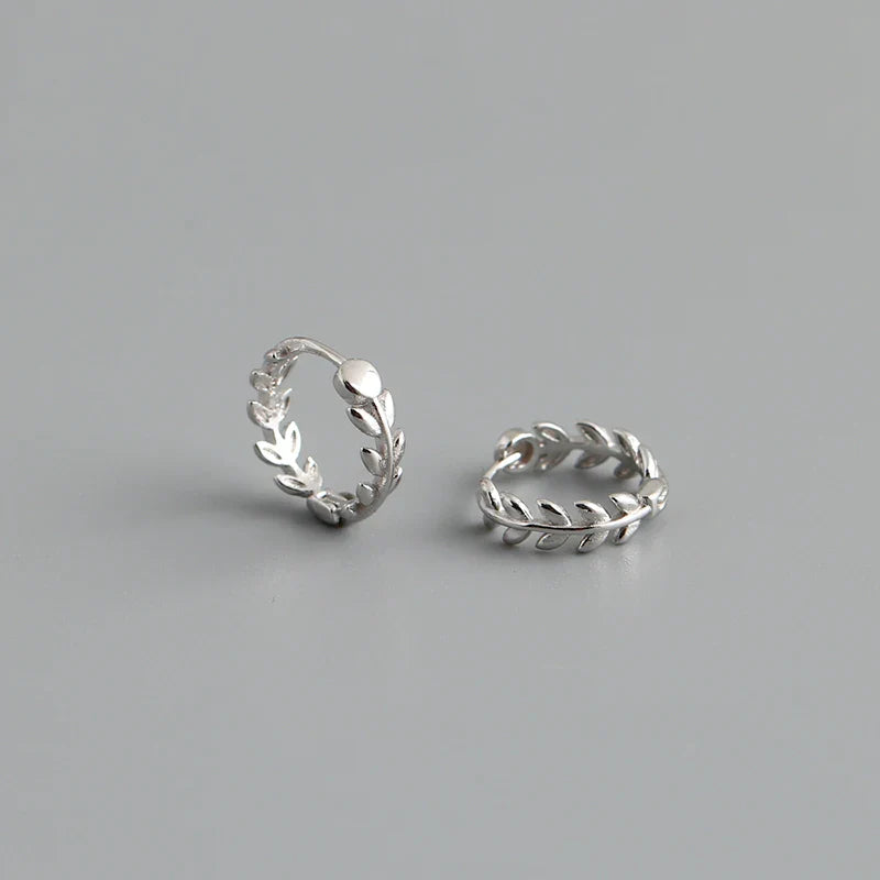 Brinco Feminino Argola Folhas Romanas