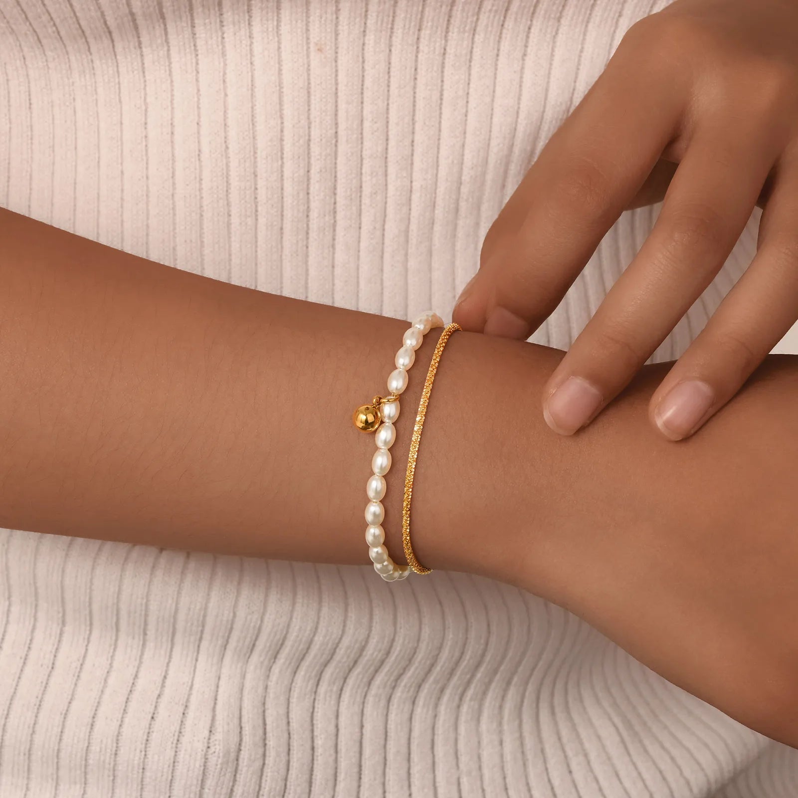 Pulseira empilhada de camada dupla, corrente de gypsophila de aço inoxidável, imitação de bola de pérola, pulseiras para mulheres, joias de cor dourada