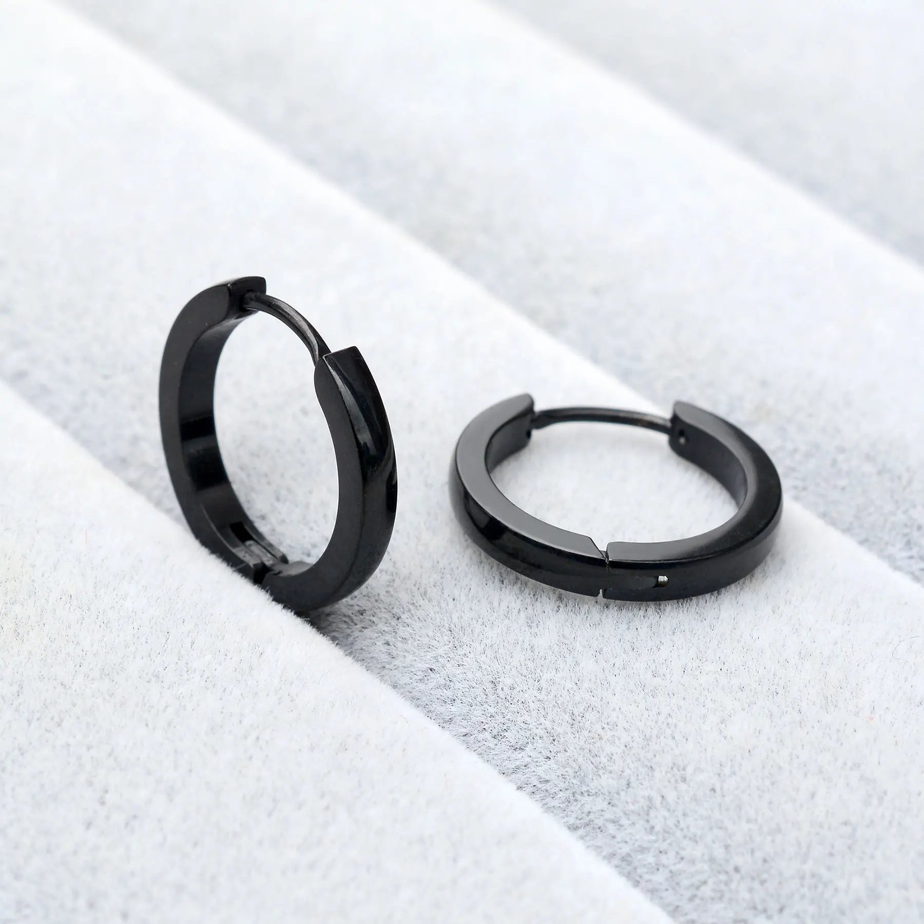 Brinco minimalista de aço inoxidável, clássico, redondo, cor dourada, para mulheres, homens, pequeno huggie hoop, punk rock, festa, joias, presentes, 20g, 2 peças
