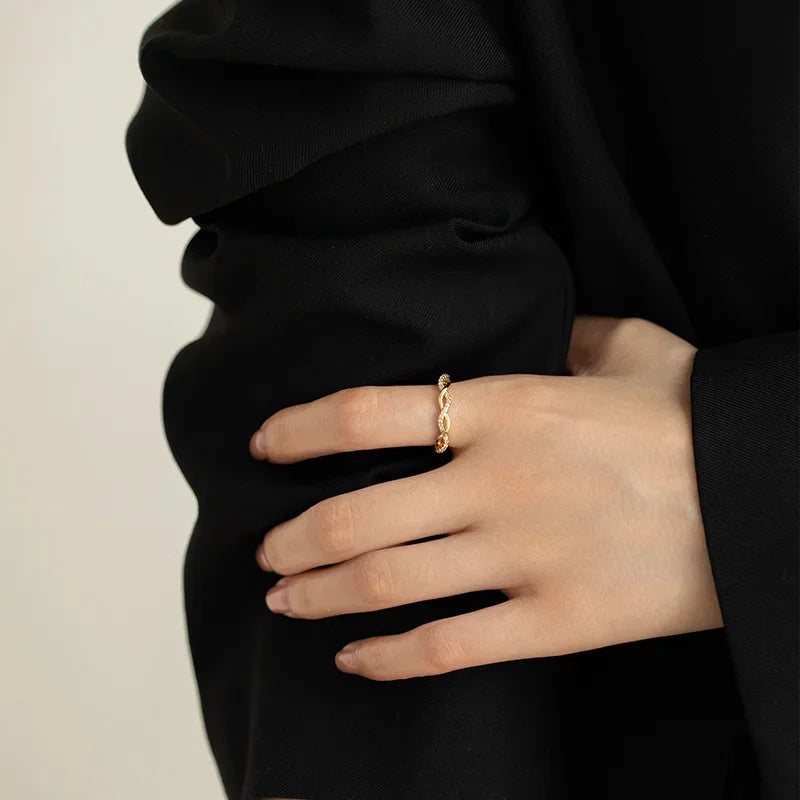 Anel Feminino Luxury Ouro cravejado com Zircônia