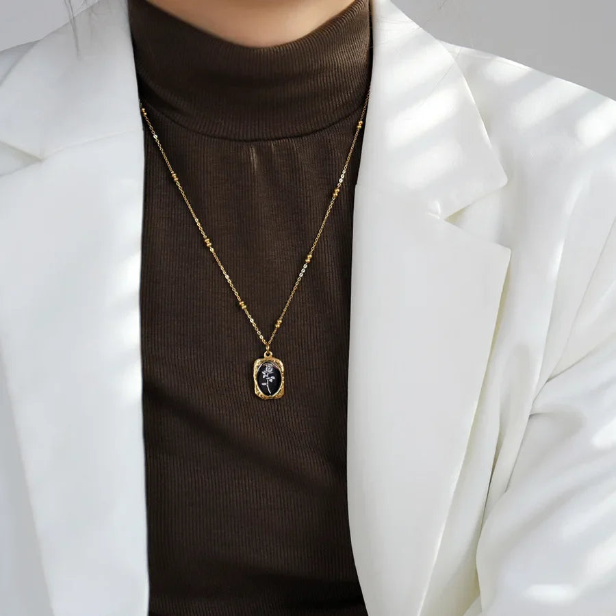 Colar Rosa Delicada 18K