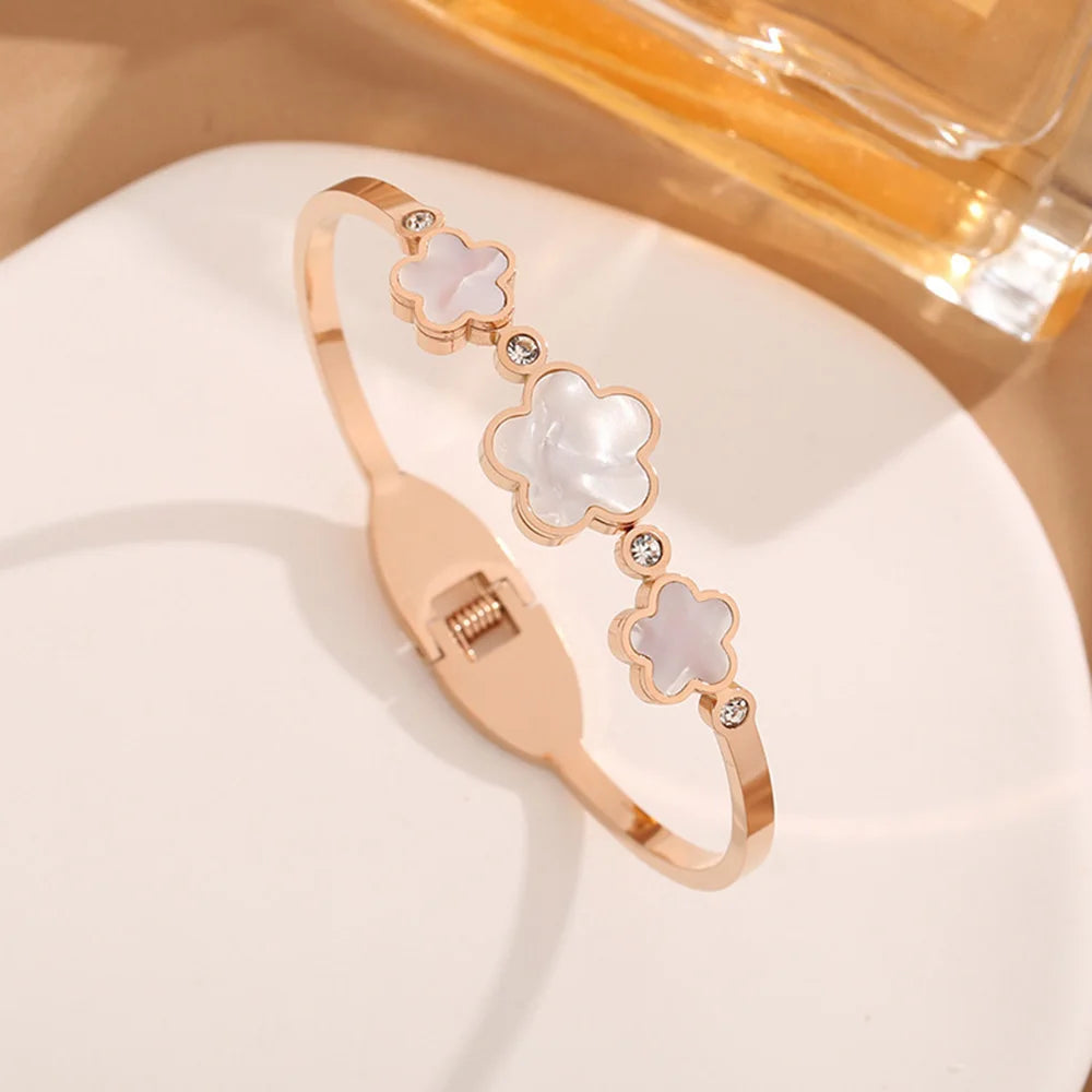 Watty pulseira de aço inoxidável com concha simples e flor de cinco folhas, joias de trevo de pulso da moda, presentes amigáveis