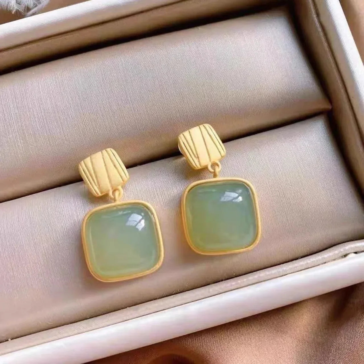 Brinco Jade Green 18K