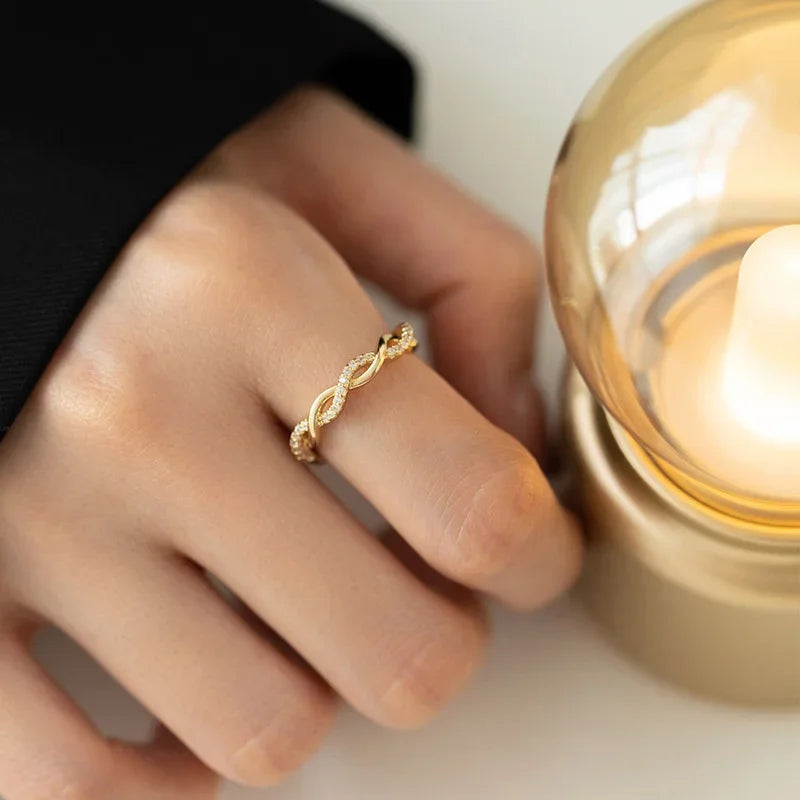 Anel Feminino Luxury Ouro cravejado com Zircônia
