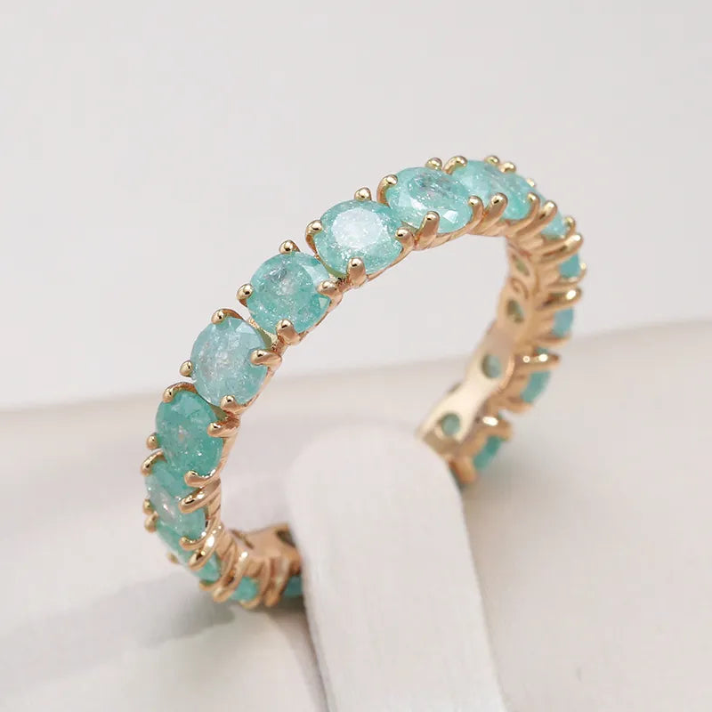 Anel Feminino Dourado Cravejado com Cristais de Zircônia