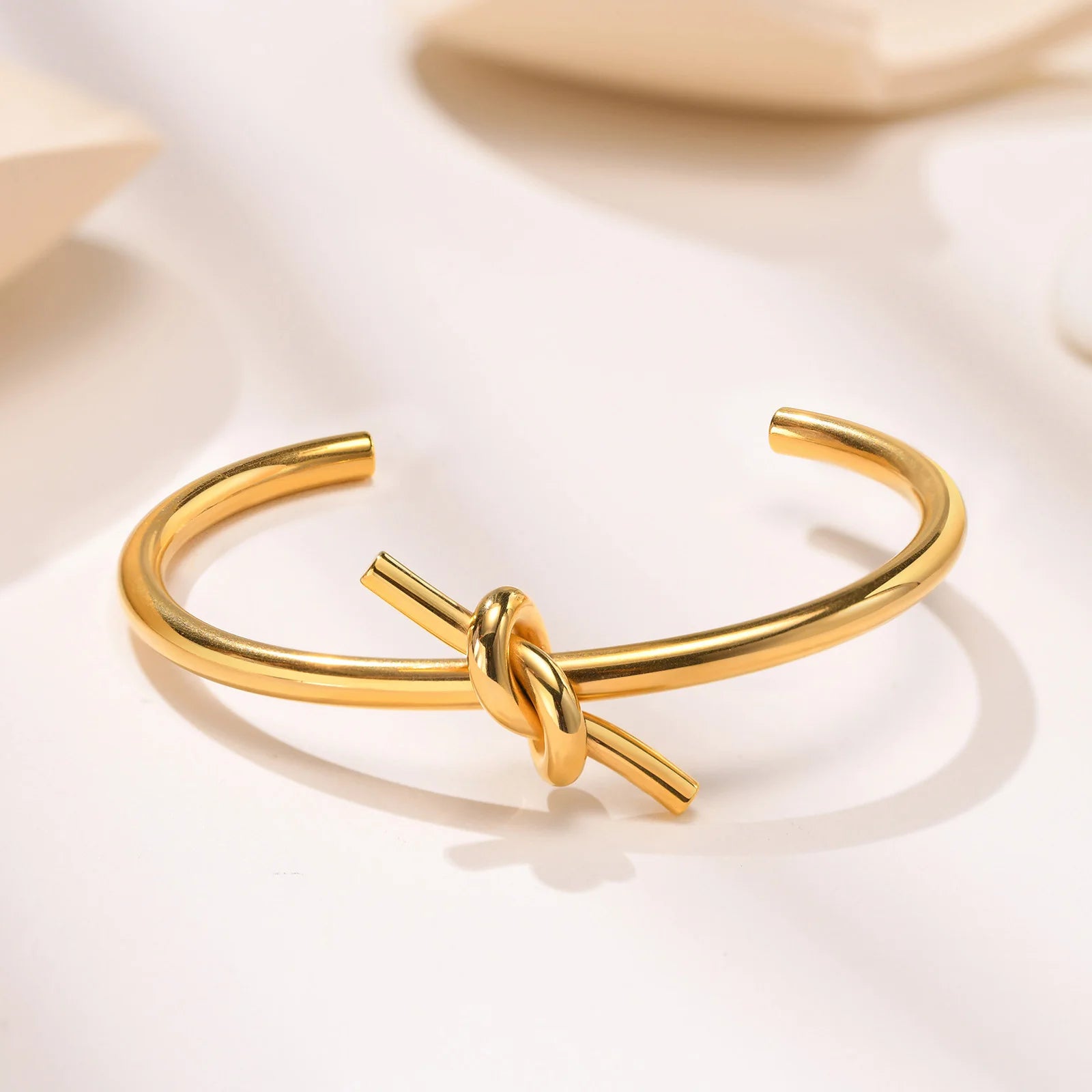 Pulseira de punho de nó estilo candido para mulheres, pulseiras elegantes de aço inoxidável cor dourada, joias de festa das irmãs bff
