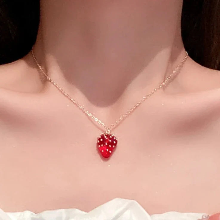 Colar Morango Delicado 18K