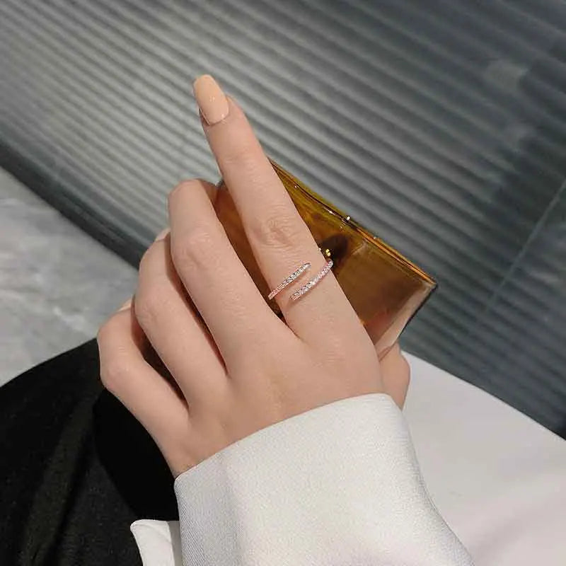 Anel Feminino Ajustável Delicado com Zircônia