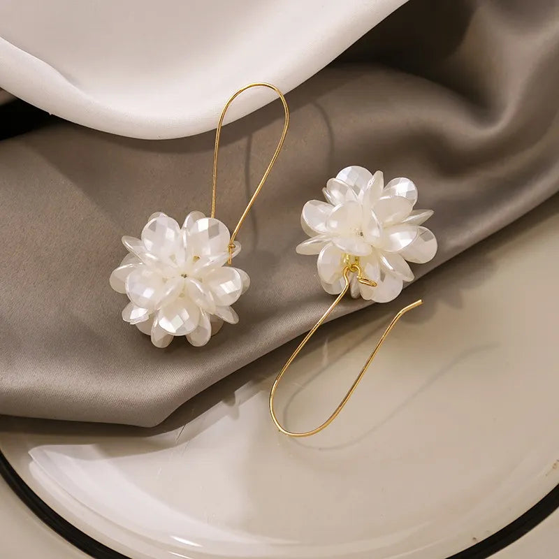 Brinco Feminino Flor Branca 18K