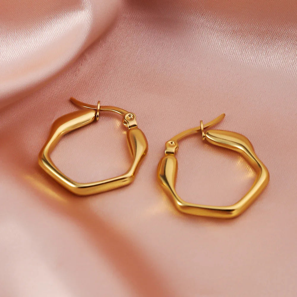 1 par de brincos de argola femininos de aço inoxidável, brincos hexagonais geométricos de metal dourado simples e requintados