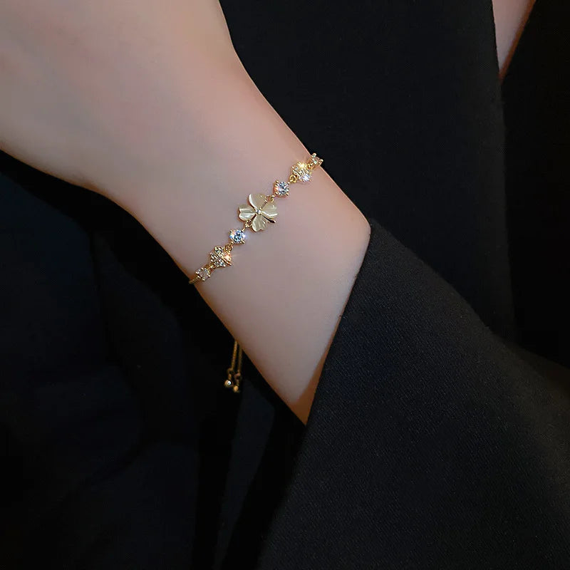Pulseira de Ouro Feminina Flor Delicada