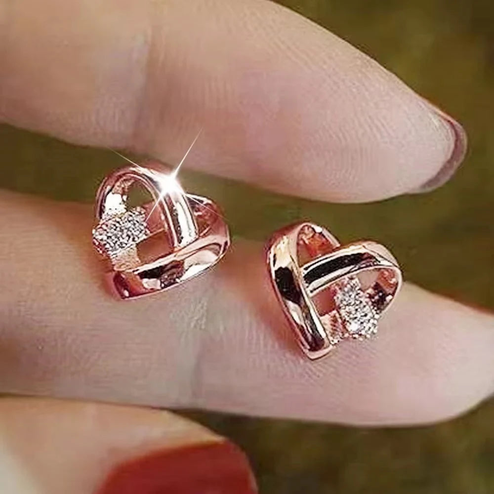 Huitan eternidade amor brincos orelha parafuso prisioneiro piercing cor prata/ouro moda coração brincos para mulheres chiques jóias de casamento