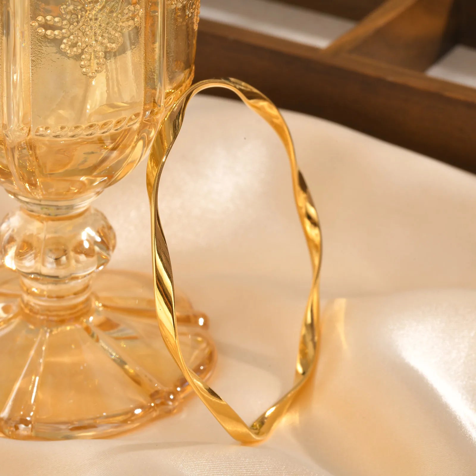 Pulseira mobius de aço inoxidável com brilho completo, para mulheres, meninas, cor dourada, minimalista, moda, pulseiras torcidas, joias, presentes