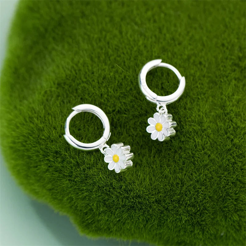 Brinco Feminino Flor Branca Prata