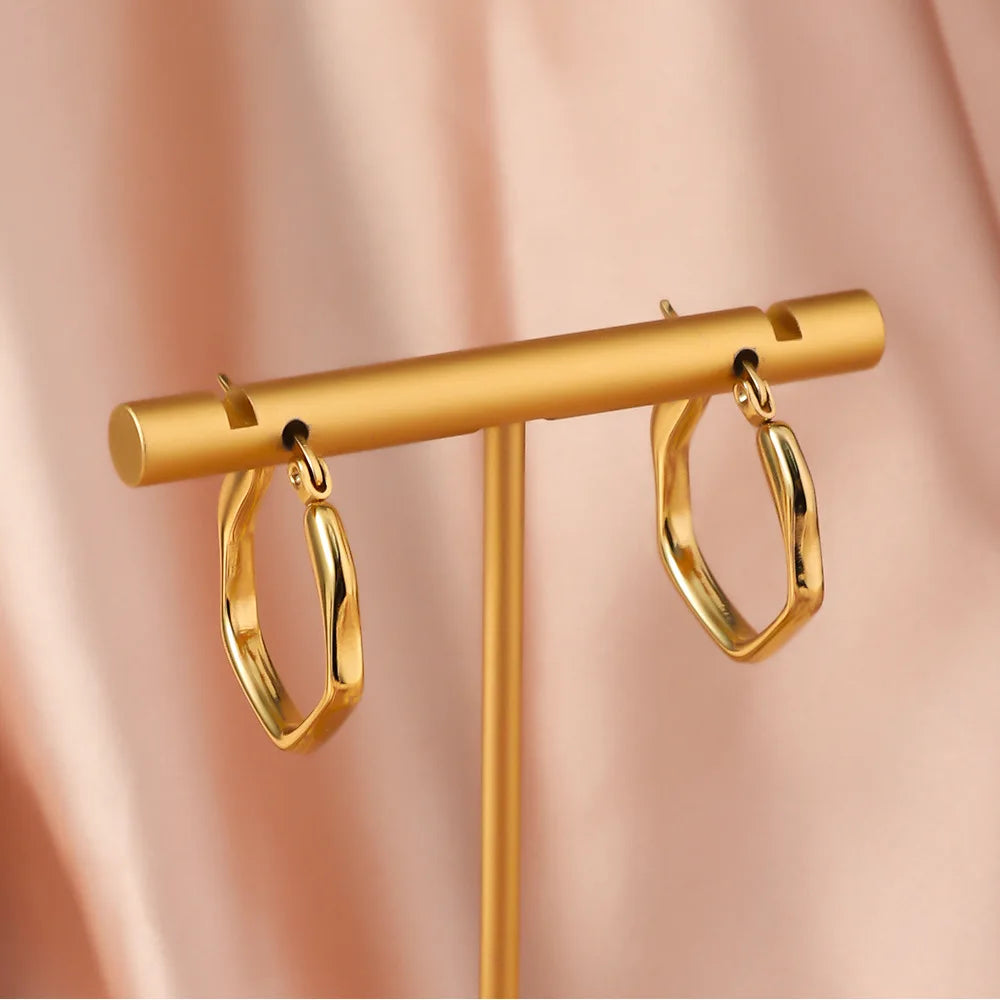 1 par de brincos de argola femininos de aço inoxidável, brincos hexagonais geométricos de metal dourado simples e requintados