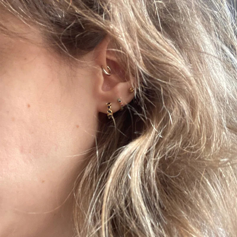 Mini brincos de argola pequenos de zircônia verde para mulheres, brincos de aço inoxidável banhados a ouro, joias estéticas, presente de casamento