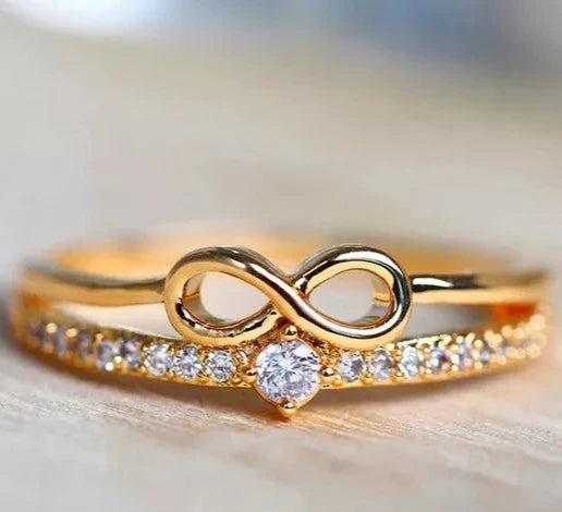 Anel Feminino Infinito Cravejado com Zircônia
