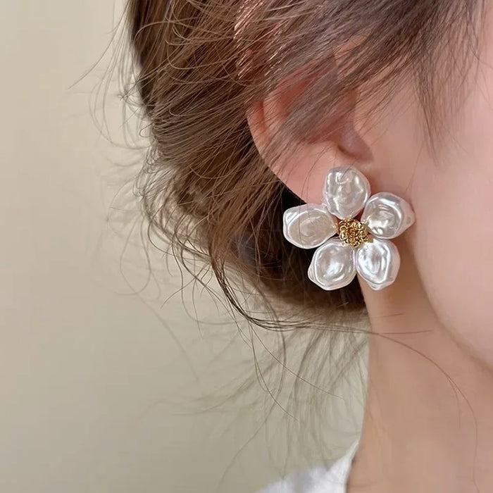 Brinco Flor Perolada 18K