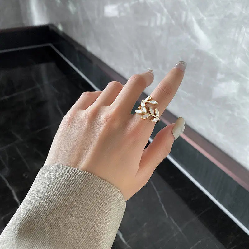 Anel Feminino Dourado Romano