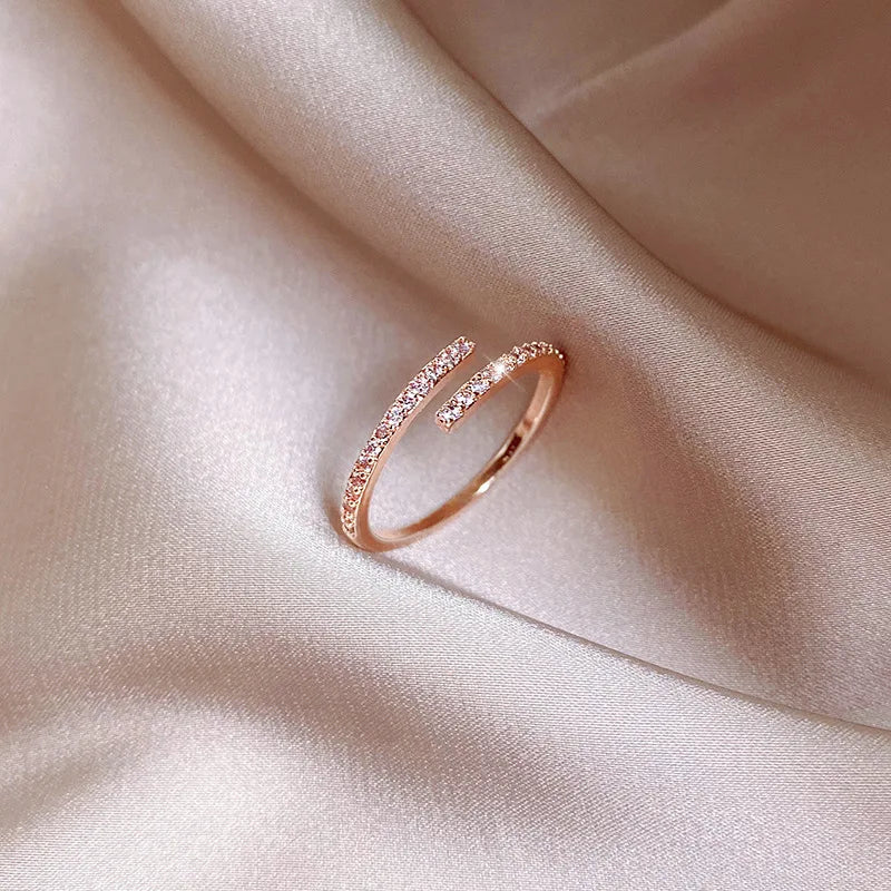 Anel Feminino Ajustável Delicado com Zircônia