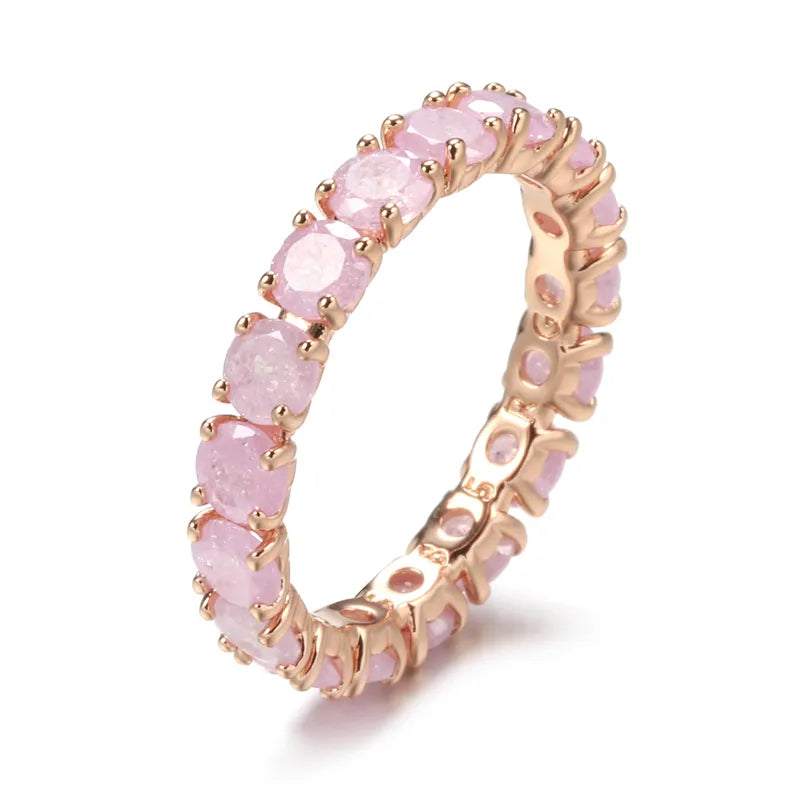 Anel Feminino Dourado Cravejado com Cristais de Zircônia