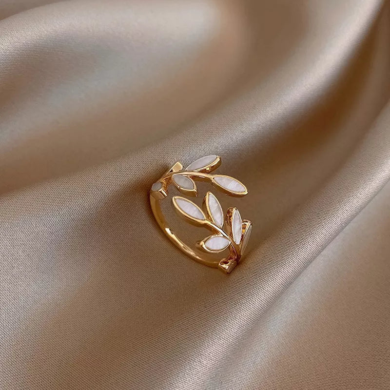 Anel Feminino Dourado Romano