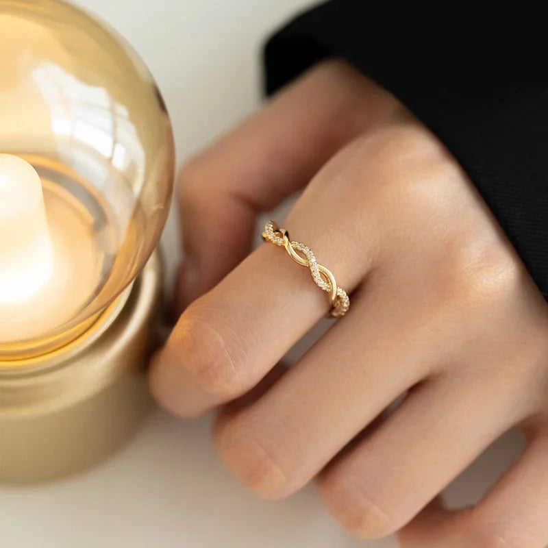 Anel Feminino Luxury Ouro cravejado com Zircônia