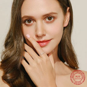 Anel Feminino de Ouro 18k  Quadrada - Elegância em Prata Esterlina