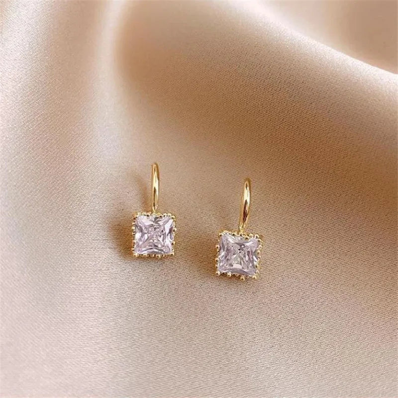 Brinco Feminino Quadrado Com Zircônia Ouro 18K