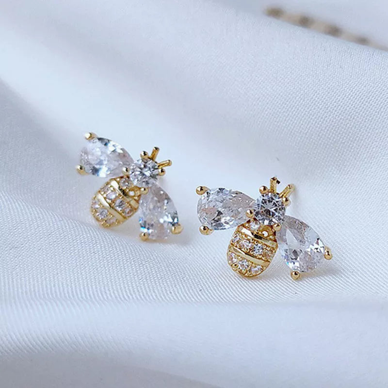 Brinco Feminino Abelha Cravejado com Cristais de Zircônia