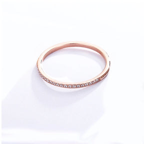Anel de zircônia de acabamento fino de 1,5 mm de largura para mulheres presentes de aço de titânio de alta qualidade para amantes joias anel de casamento atacado