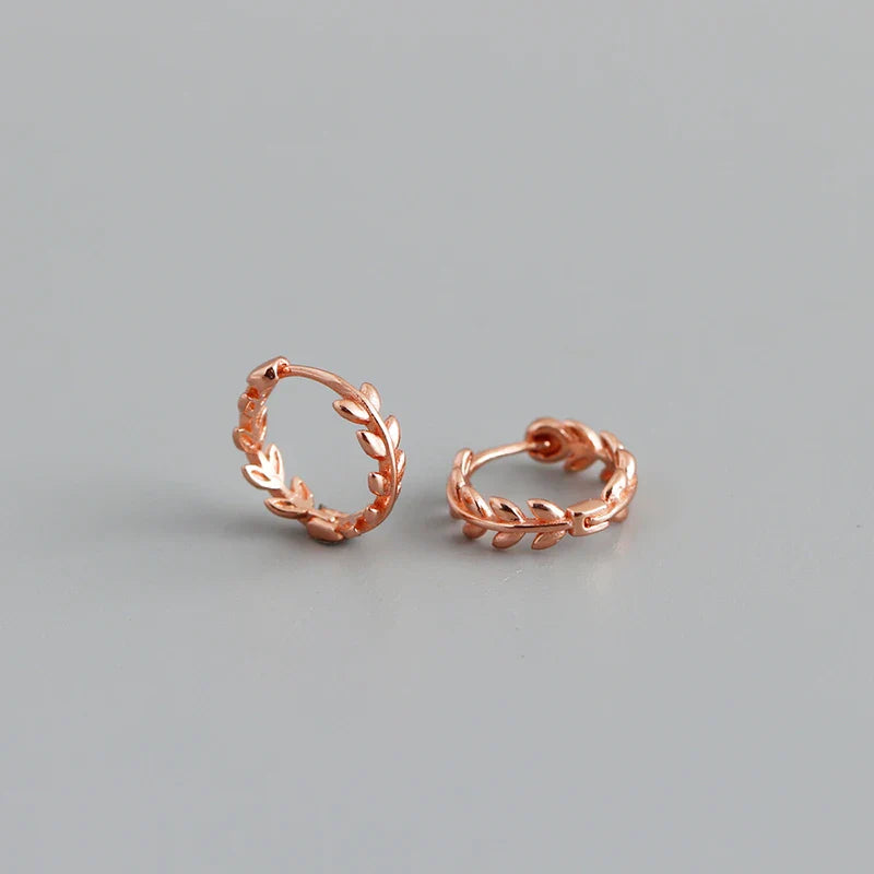 Brinco Feminino Argola Folhas Romanas