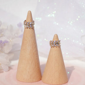 Huitan delicado folha anel de orelha com cz brilhante para mulheres cor prata/ouro moda hoop brincos fantasia menina presente 2021 jóias