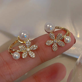 Brinco de Perola Floral com Pérola