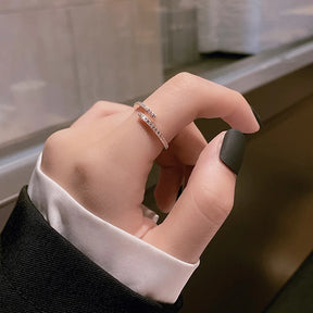 Anel Feminino Ajustável Delicado com Zircônia