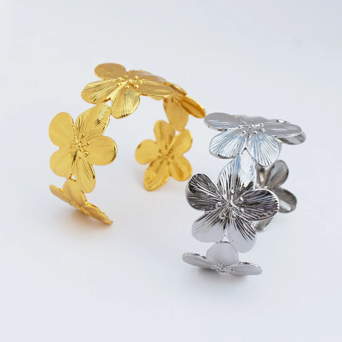 Pulseira de Ouro Feminina Flores Delicadas