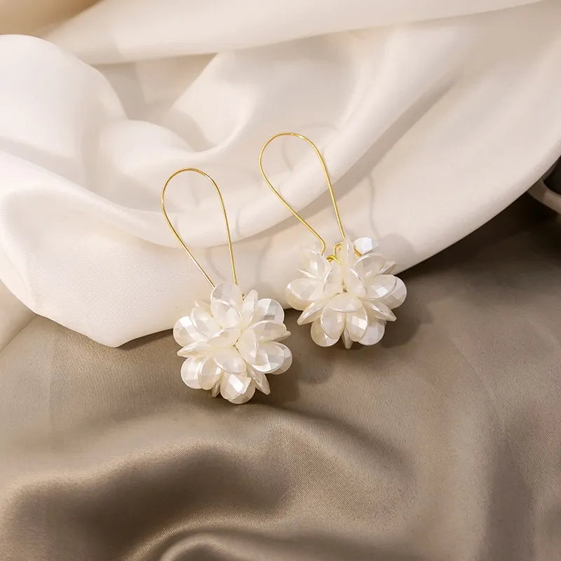 Brinco Feminino Flor Branca 18K