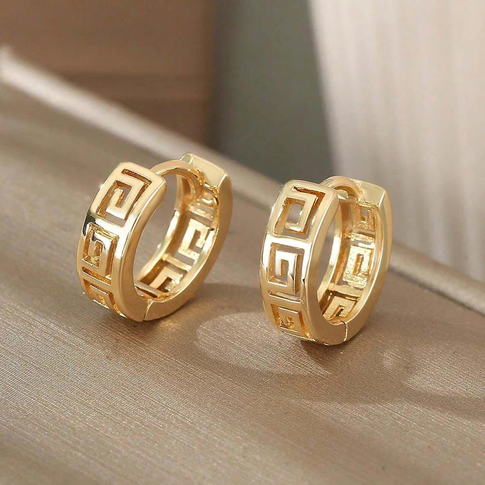 Brincos de argola pequenos cor dourada para mulheres, cor prata, metal, corte especial, padrão geométrico, joias femininas