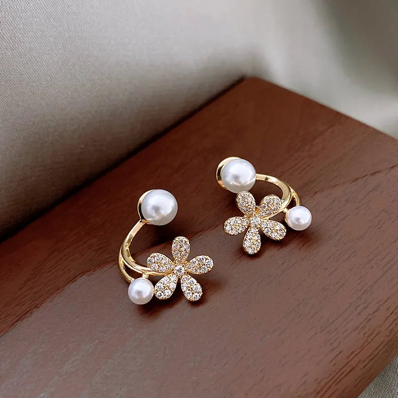Brinco de Perola Floral com Pérola