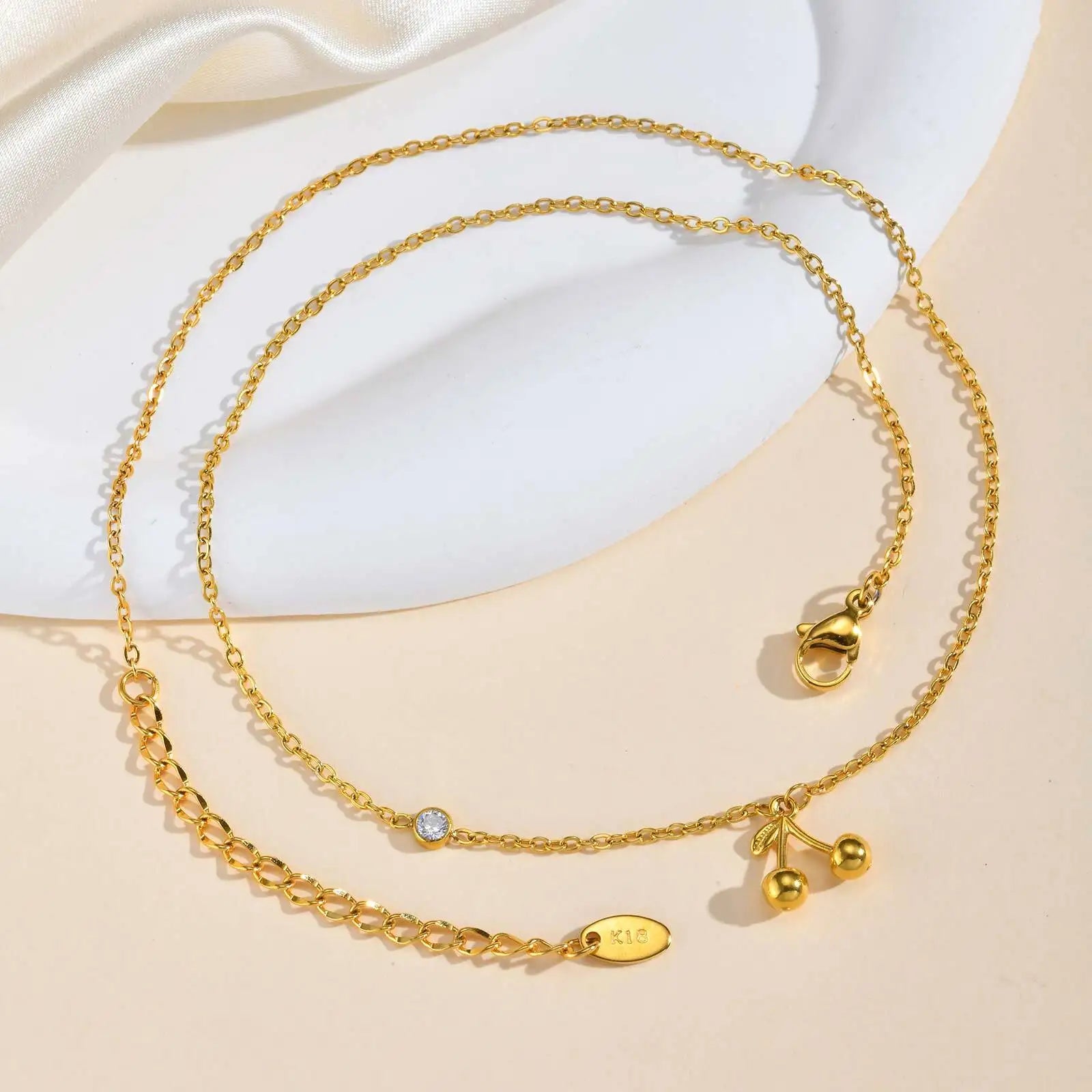 Colar com pingente de cereja de zircônia lateral, gargantilha de corrente fina de aço inoxidável, joias femininas banhadas a ouro