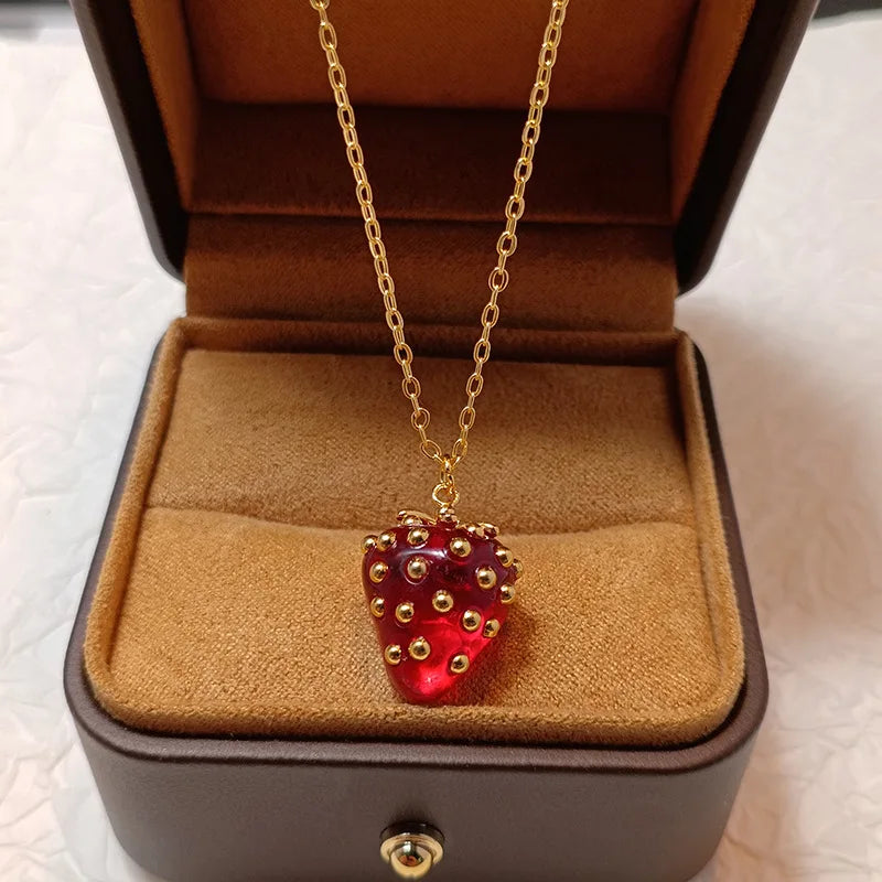 Colar Morango Delicado 18K