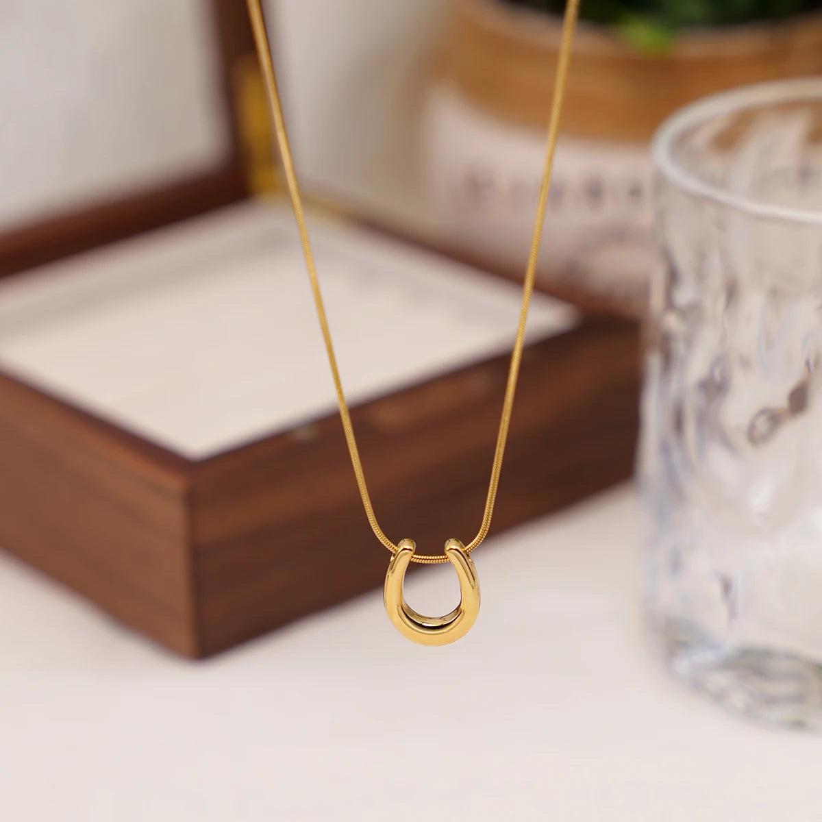 YACHAN Novo Em U-Shaped Colar De Pingente De Aço Inoxidável para As Mulheres 18K Banhado A Ouro Cadeias De Cobra Impermeável Trendy Jewelry