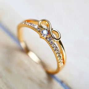 Anel Feminino Infinito Cravejado com Zircônia