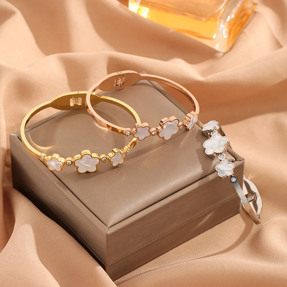 Watty pulseira de aço inoxidável com concha simples e flor de cinco folhas, joias de trevo de pulso da moda, presentes amigáveis