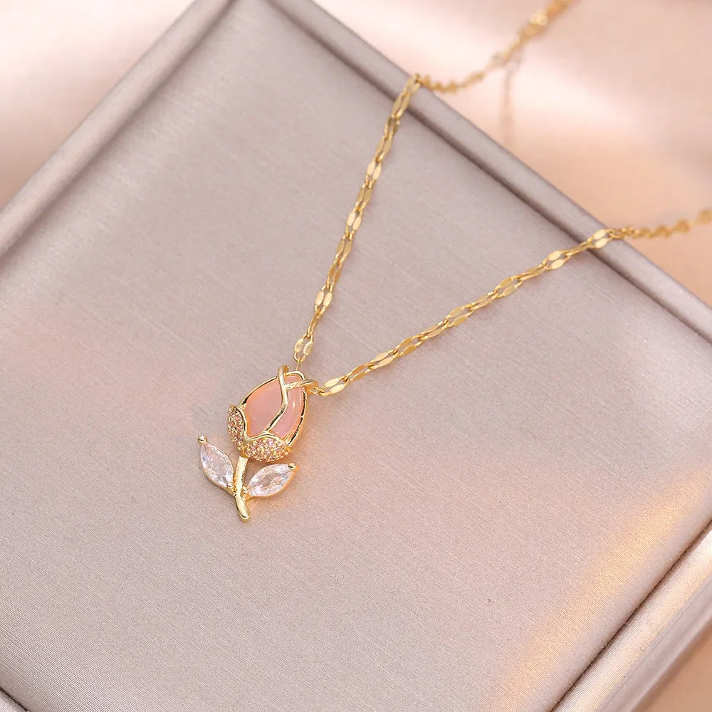 Colar Rosa Cravejada com Zircônia 18K