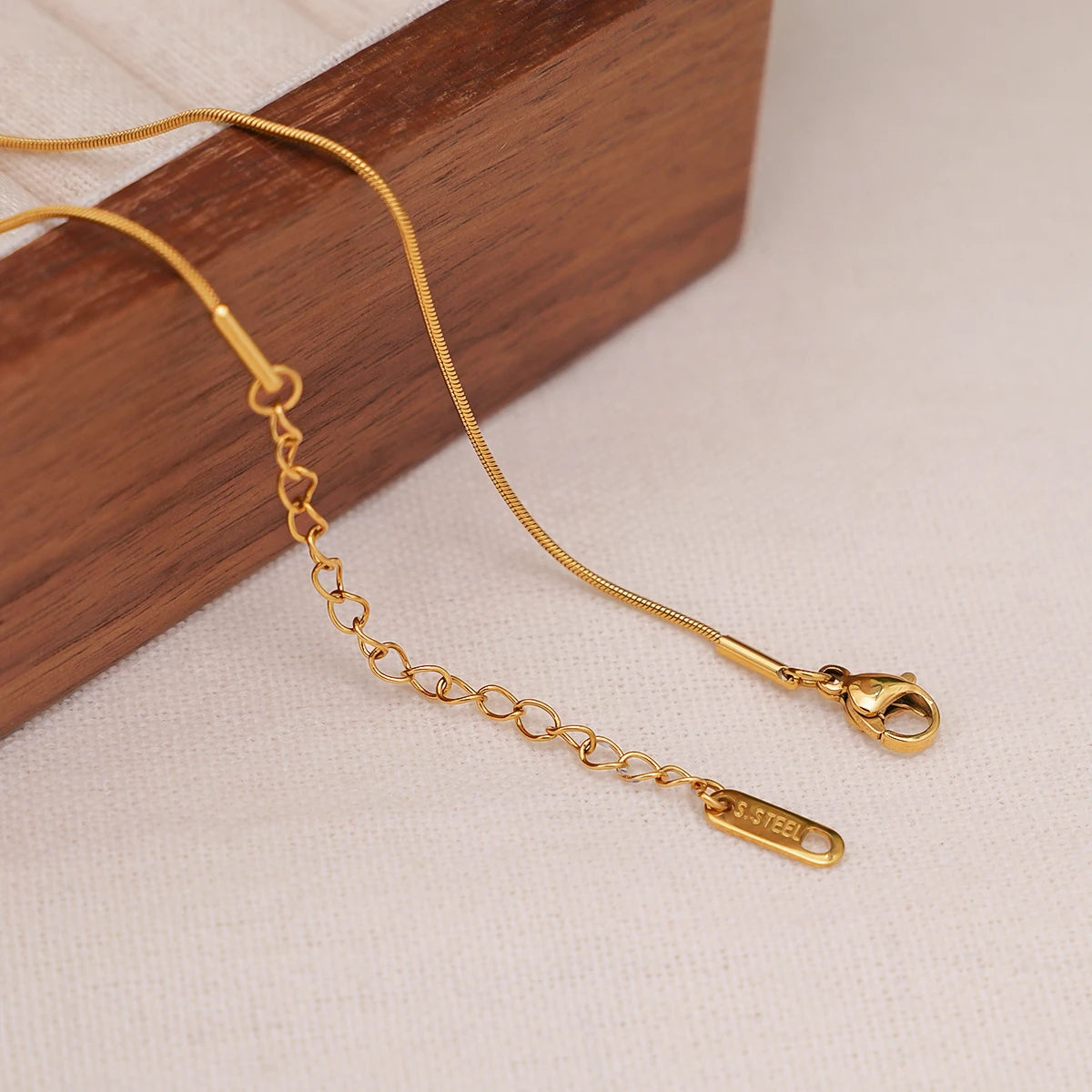 YACHAN Novo Em U-Shaped Colar De Pingente De Aço Inoxidável para As Mulheres 18K Banhado A Ouro Cadeias De Cobra Impermeável Trendy Jewelry